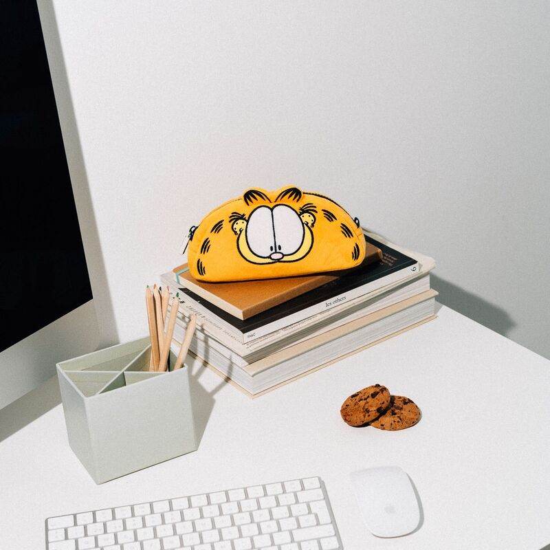Garfield push pencil case